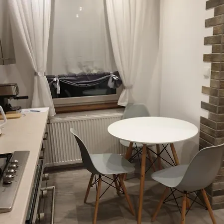 Lucy's Place Apartment *